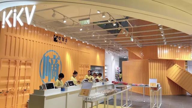 买黄金，小店与品牌店的权衡