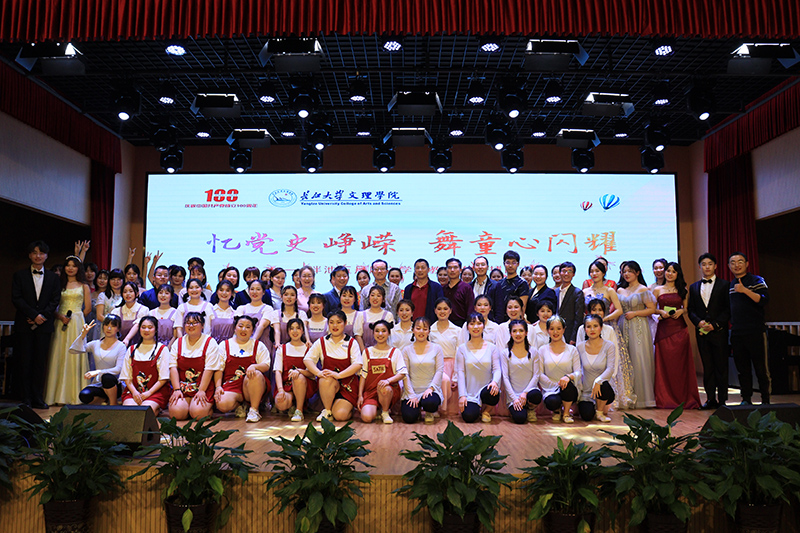 2035年香港特马新趋势，科技与文化的深度融合香港特马资料最准正版免费资料