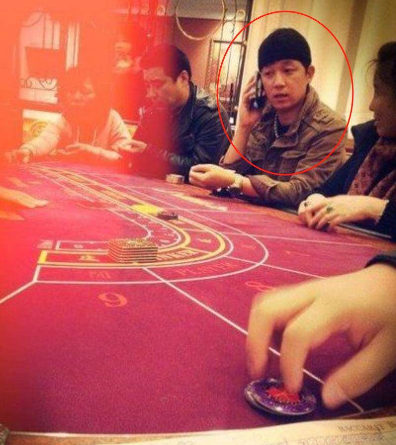 澳门正版资料免费大全版门，揭开网络赌博的灰色地带澳门正版资料免费大全2021年霉
